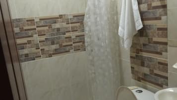 Amenidades de baño gratuitas y toallas