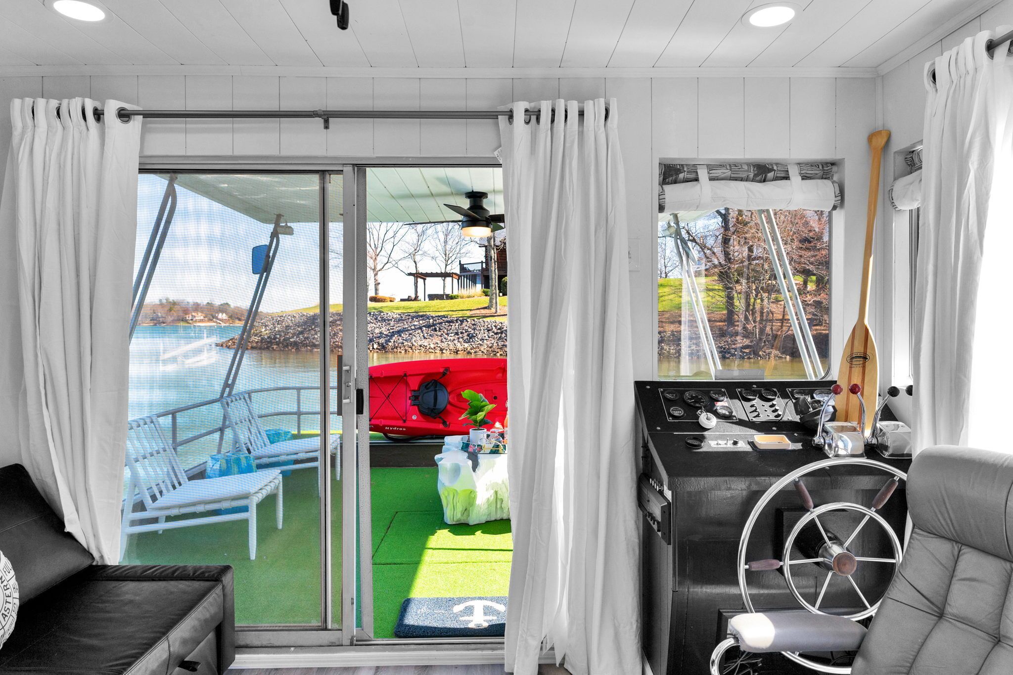 المنشأة من الداخل