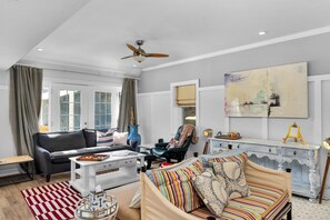 Televisor intel·ligent, llar de foc i reproductor de DVD 