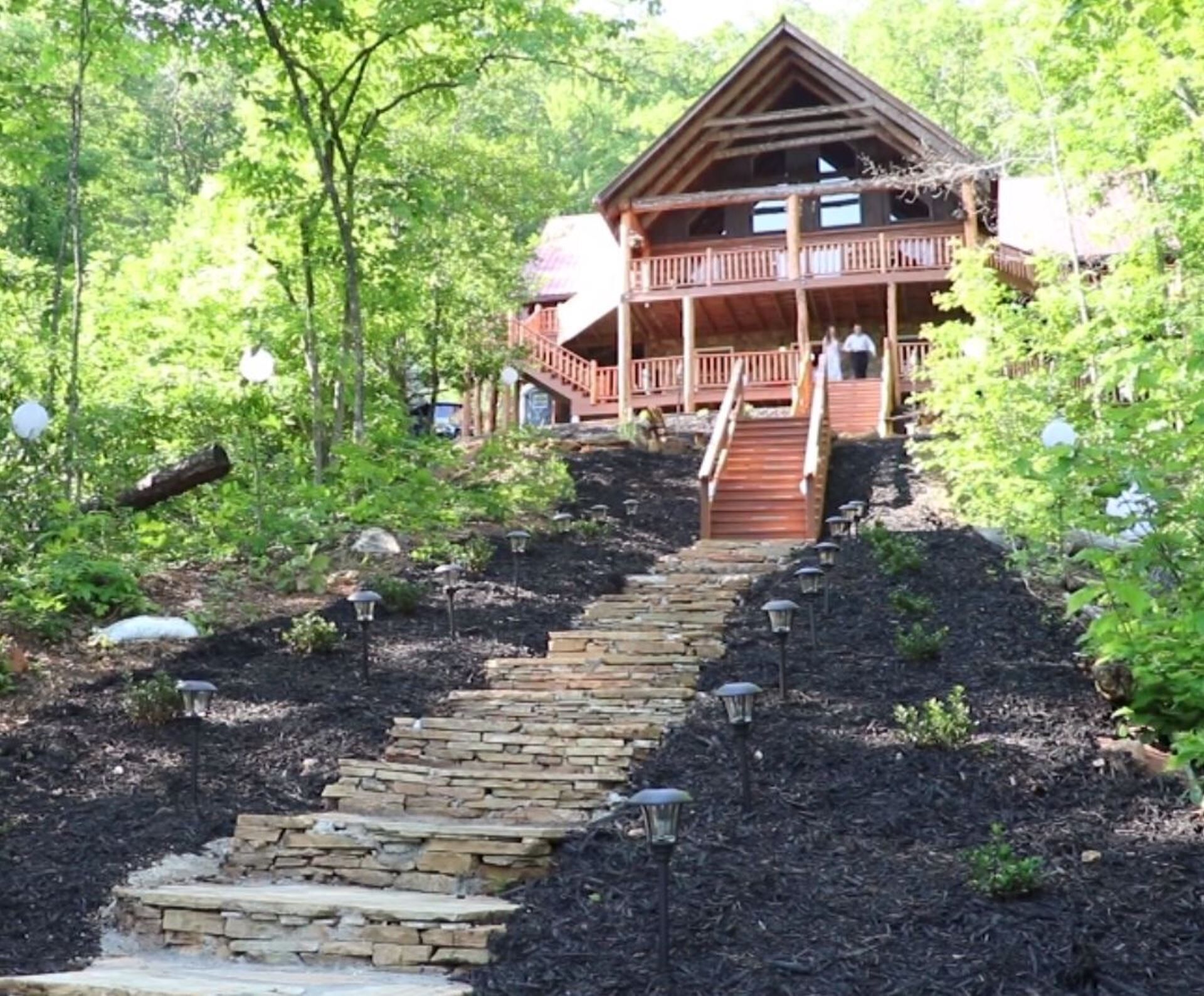 Full Log Cabin,11 wooded acres near Franklin NC. Sleeps 16 in Beds. Waterfalls.