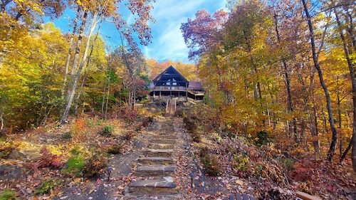 Full Log Cabin,11 wooded acres near Franklin NC. Sleeps 16 in Beds. Waterfalls.