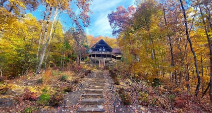 Full Log Cabin,11 wooded acres near Franklin NC. Sleeps 16 in Beds. Waterfalls.