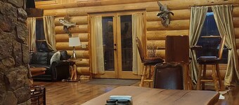 Full Log Cabin,11 wooded acres near Franklin NC. Sleeps 16 in Beds. Waterfalls.