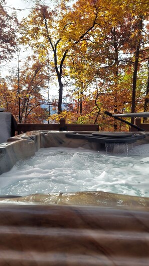 Outdoor spa tub - Full Log Cabin,11 wooded acres near Franklin NC. Sleeps 16 in Beds. Waterfalls. (Franklin)