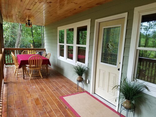 Private Forest Retreat: No Cleaning Fees!