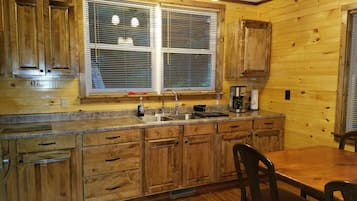 冰箱、微波炉、烤箱、炉灶