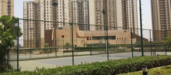 Private room in Studio Apartment with Green lawns