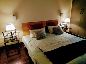 1 bedroom, desk, iron/ironing board, free WiFi