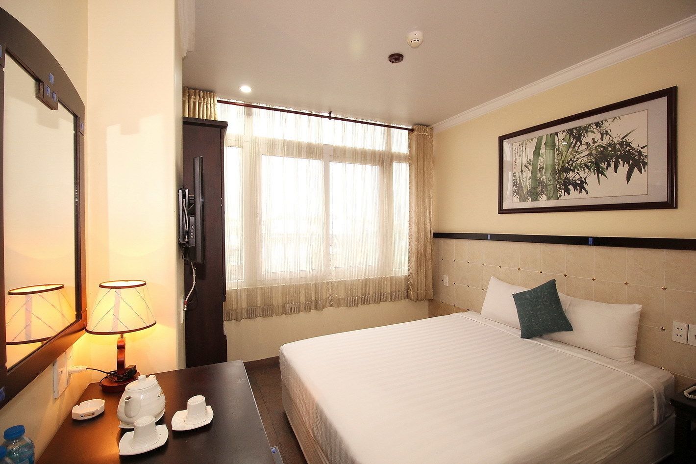 standard room | minibar, desk, blackout curtains, iron/ironing board