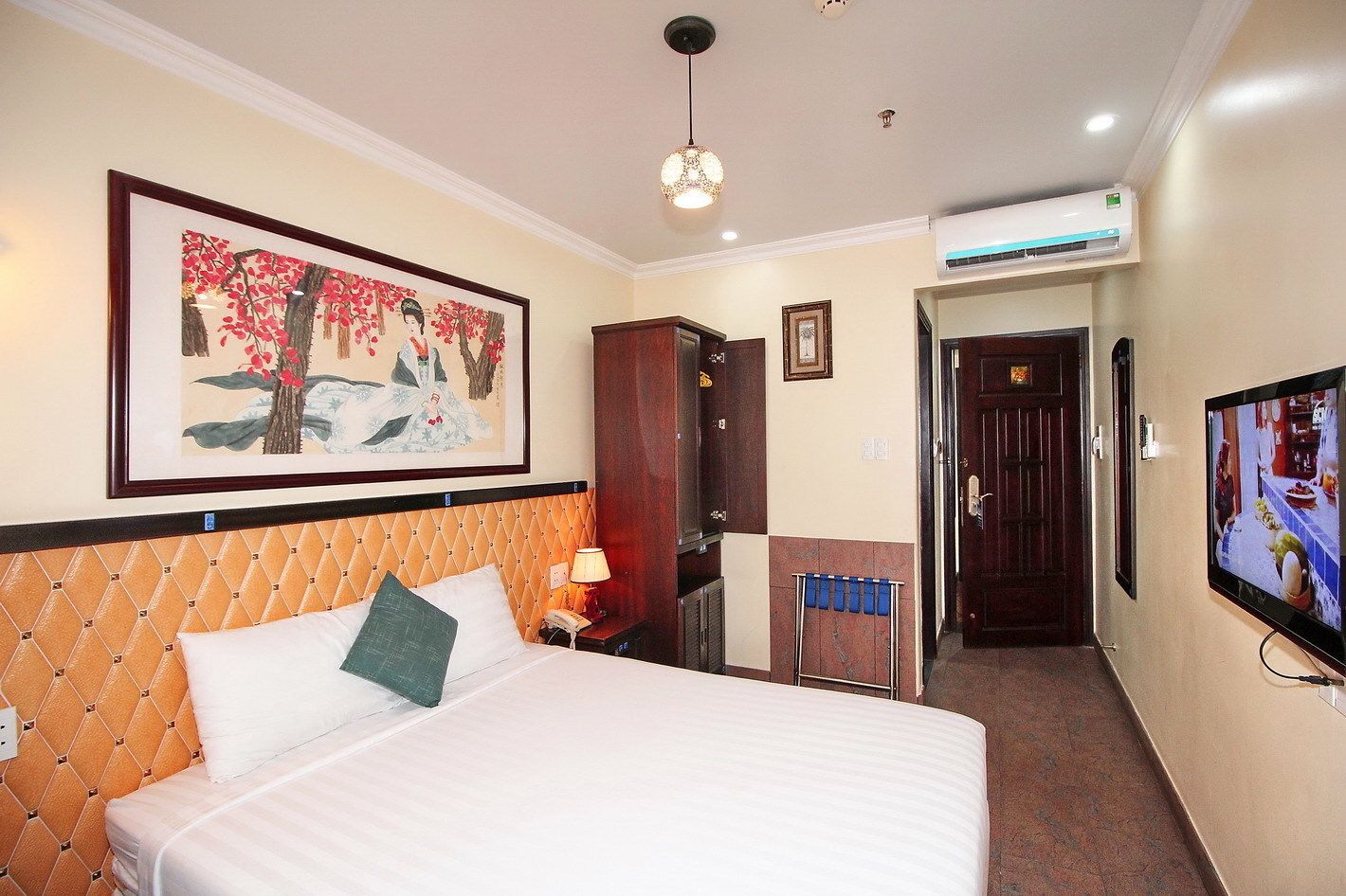 superior room | minibar, desk, blackout curtains, iron/ironing board