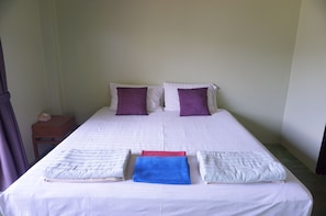 Standard Room with Mountain View | ตู้นิรภัยในห้องพัก, ผ้าม่านกันแสง, เตารีด/โต๊ะรีดผ้า, Wi-Fi ฟรี