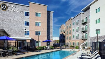Outdoor pool, open 7:00 AM to 10:00 PM, pool umbrellas, pool loungers