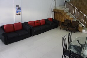 Coin salon dans le hall