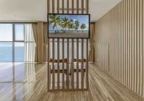 套房, 海洋景观 | 起居区 | 23-英寸纯平电视 (配备有线频道)、电视