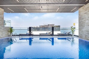 Indoor pool, sun loungers - Emerald Bay Hotel & Spa Nha Trang (Nha Trang)