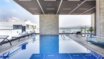 Indoor pool, sun loungers