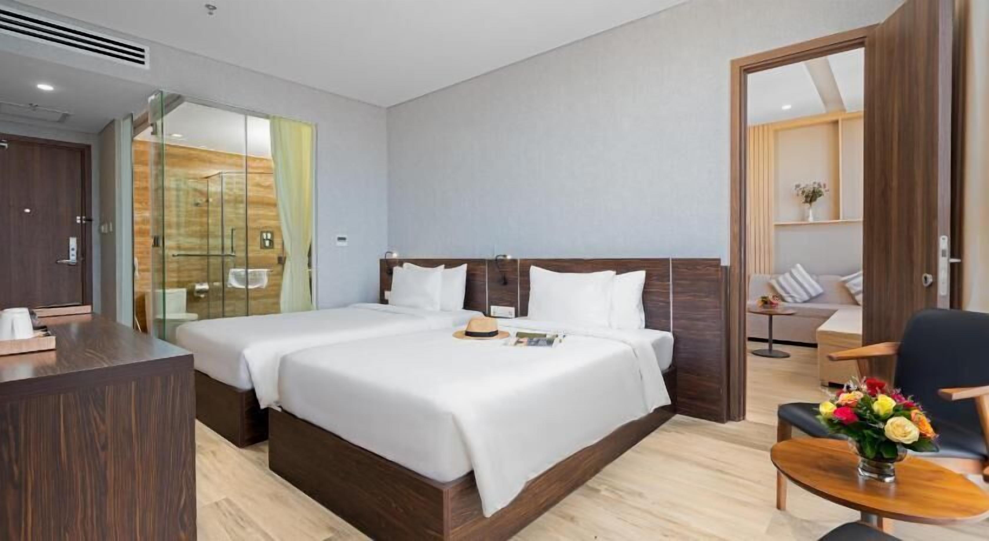 Minibar, két bảo mật tại phòng, bàn 