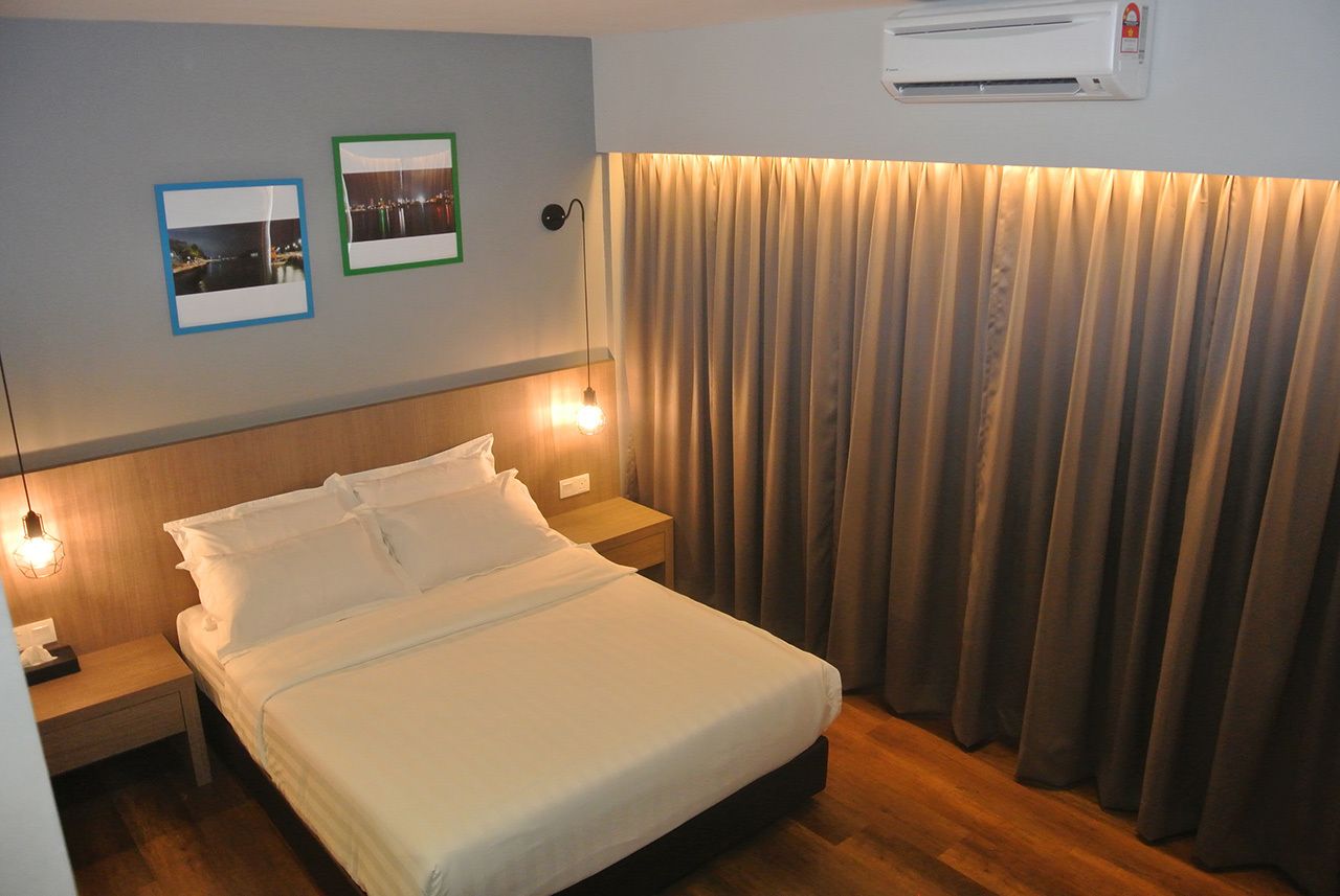 Deluxe-Doppelzimmer, 1 Queen-Bett (With Window) | Individuell dekoriert, Schreibtisch, Bügeleisen/Bügelbrett