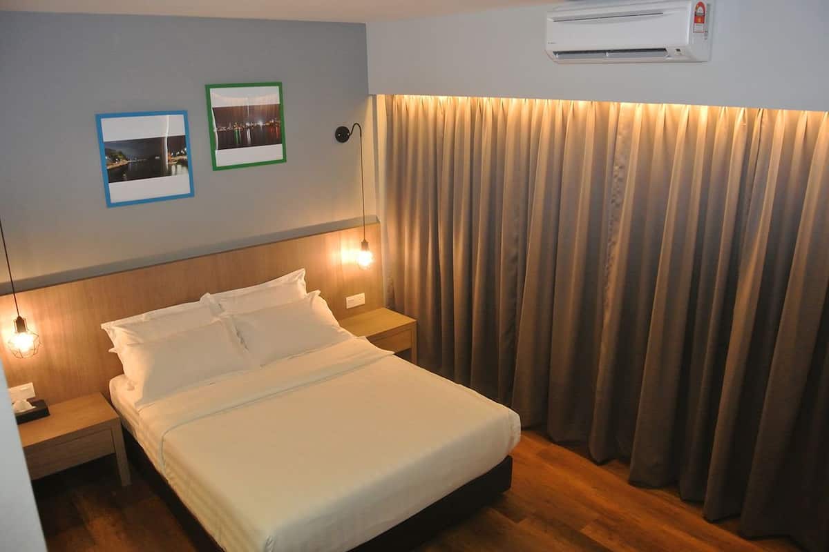 Deluxe Double With Window (1 Queen Size Bed)