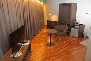 Suite Exécutive, 1 très grand lit | Équipements de la chambre