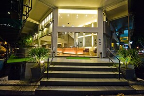 Pintu masuk hartanah