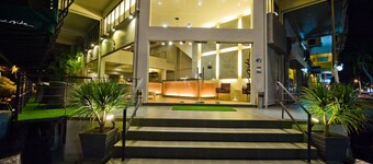 Riverside Boutique Hotel & Cafe