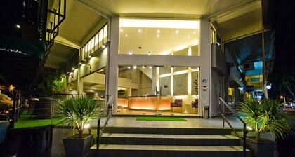 Riverside Boutique Hotel & Cafe