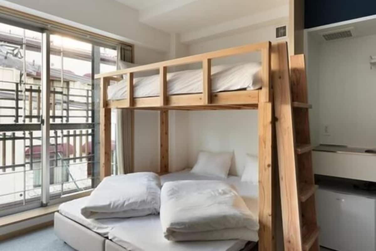 Blackout curtains, free WiFi, bed sheets