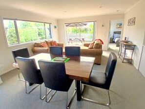 Dining - Modern 'Kiwi Bach' Holiday Home so Close to the Beach! The perfect retreat! (Pohara)