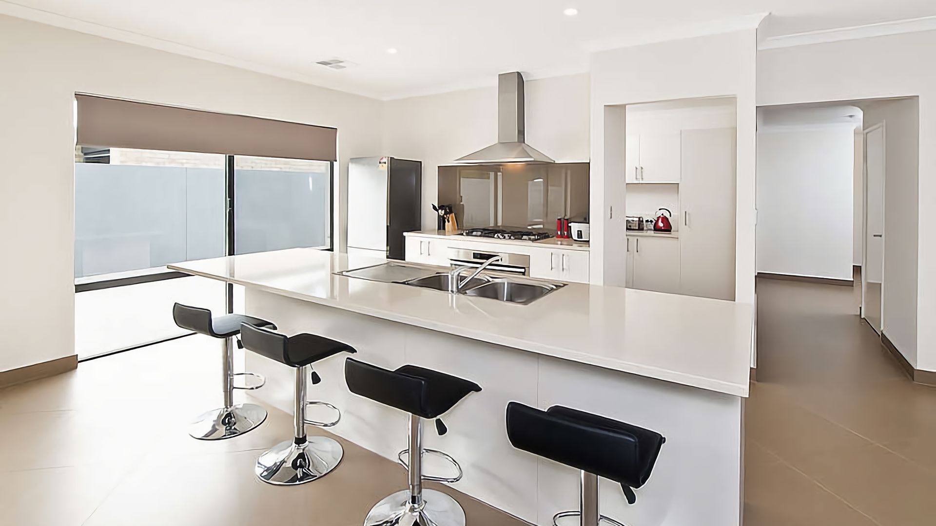 Ocean Walk Abbey - Situated in Abbey, this holiday home is a moment's walk from the beautiful Abbey