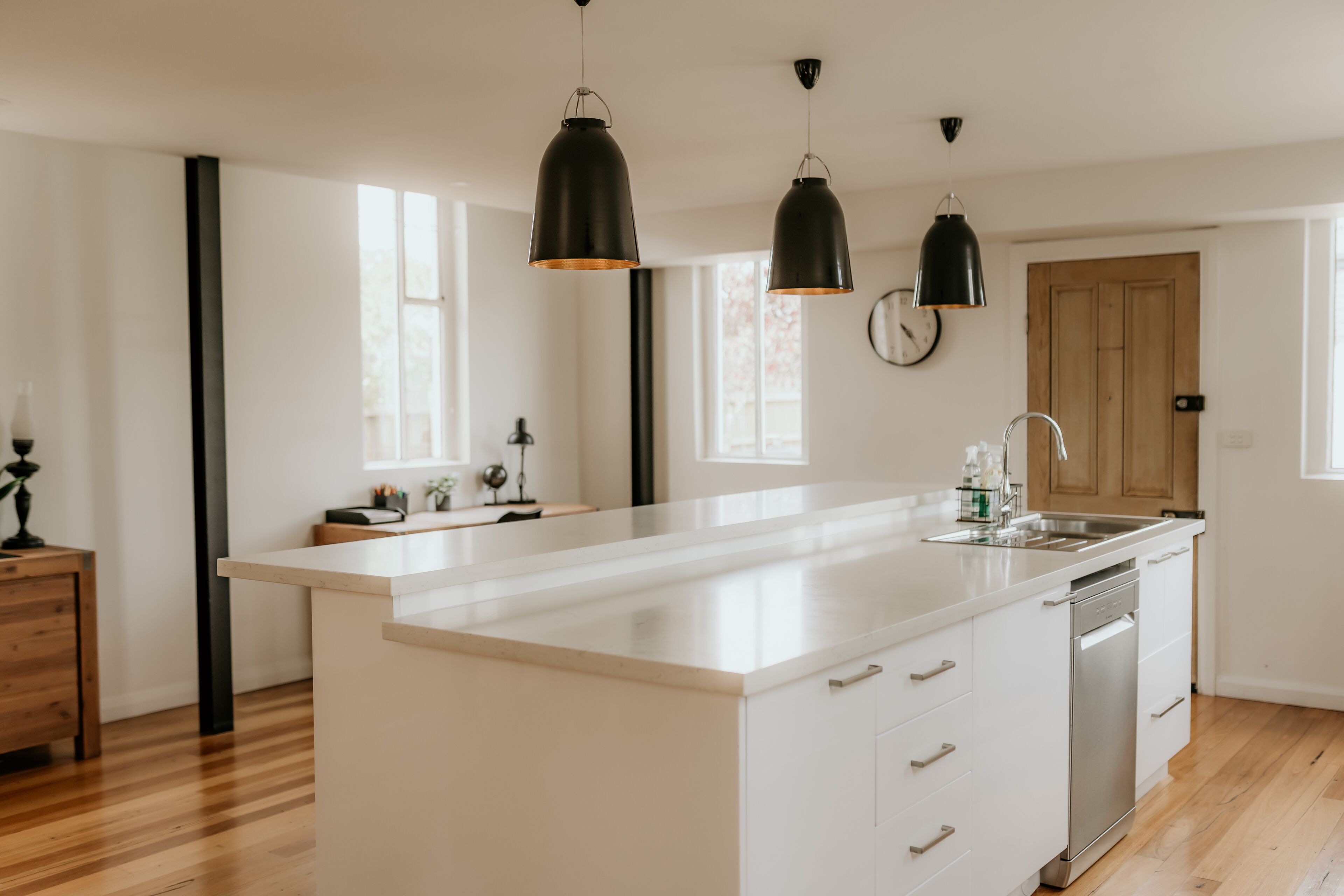 Køleskab, mikrobølgeovn, ovn, kogeplade