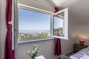 3 bedrooms, iron/ironing board, travel crib, free WiFi