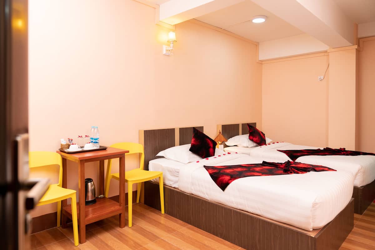 Standard Chicago | Minibar, desk, soundproofing, rollaway beds (surcharge)