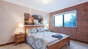 2 bedrooms, iron/ironing board, bed sheets - Grand Pacific 2 Unit 2 - Ground Floor (NAROOMA)