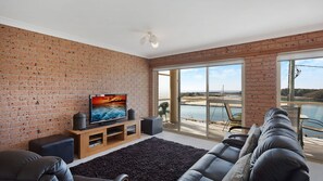 TV - Grand Pacific 2 Unit 2 - Ground Floor (NAROOMA)