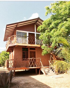 Property grounds - Sarada Beach Resort (Kirinda)