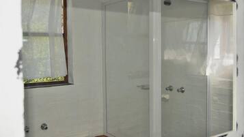 Apartment (Peninsula) | Bathroom | Combined shower/tub, deep soaking tub, rainfall showerhead