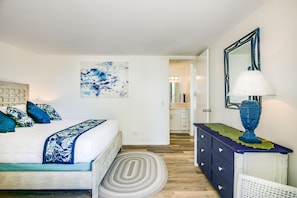 1 bedroom, desk, iron/ironing board, WiFi