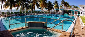 4YR New- 2bed 2bath, 37ft Dock, Cabana Club, Kayak & Bikes- UPDATED