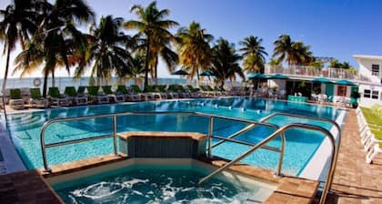 UPDATED WATERFRONT 2/2 w/37-ft Dock, Cabana Club, Kayak, Bikes & Ample Parking