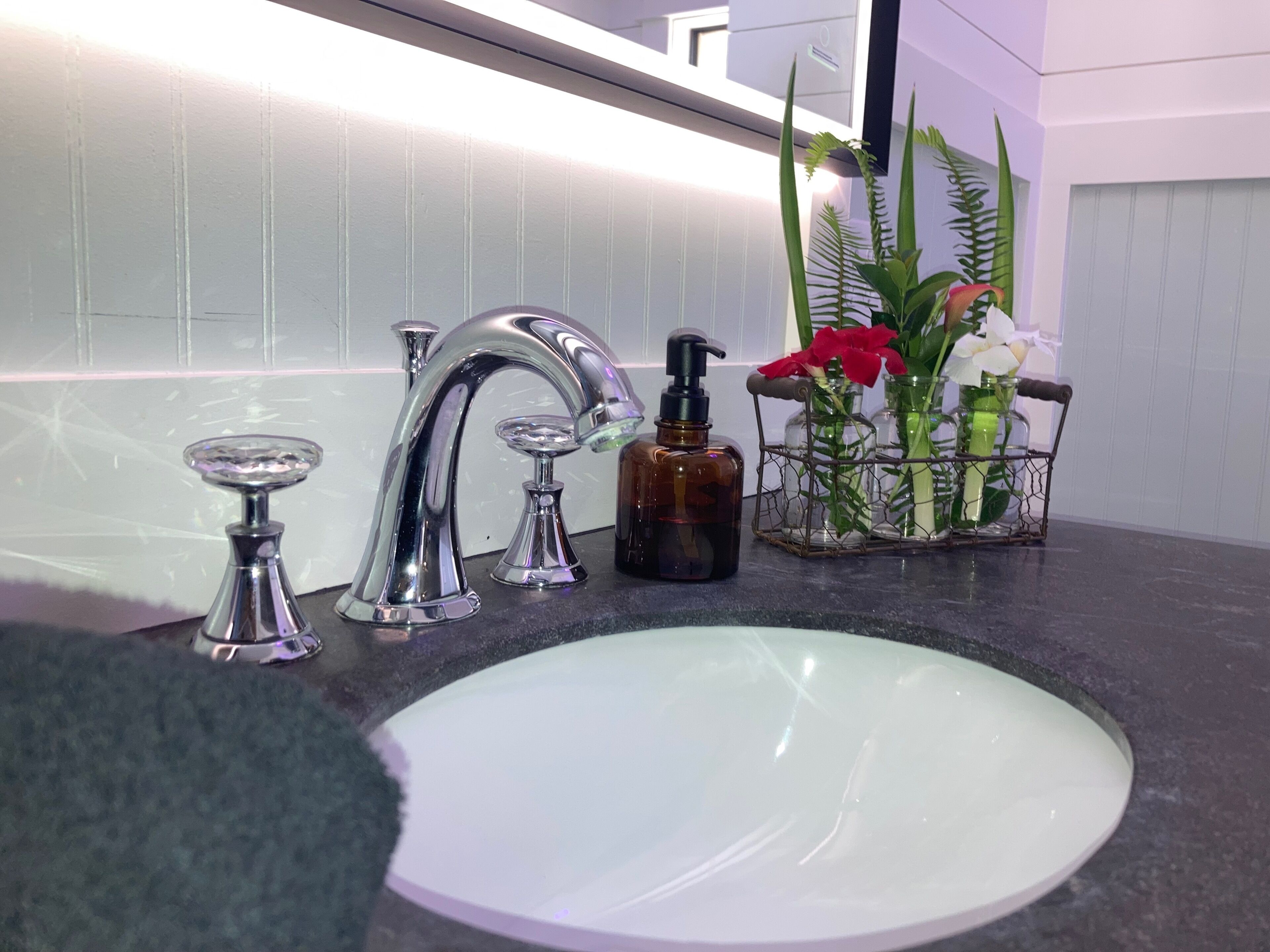 Combined shower/bathtub, towels, toilet paper