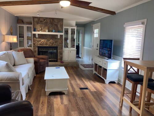 Close to Parris Island! Beaufort SC,  Newly Renovated 2 Bedroom 2 Bath Sleeps 6