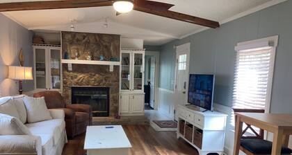 Close to Parris Island! Beaufort SC, Newly Renovated 2 Bedroom 2 Bath Sleeps 6