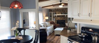 Close to Parris Island! Beaufort SC, Newly Renovated 2 Bedroom 2 Bath Sleeps 6