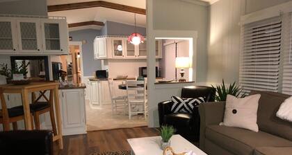 Close to Parris Island! Beaufort SC, Newly Renovated 2 Bedroom 2 Bath Sleeps 6