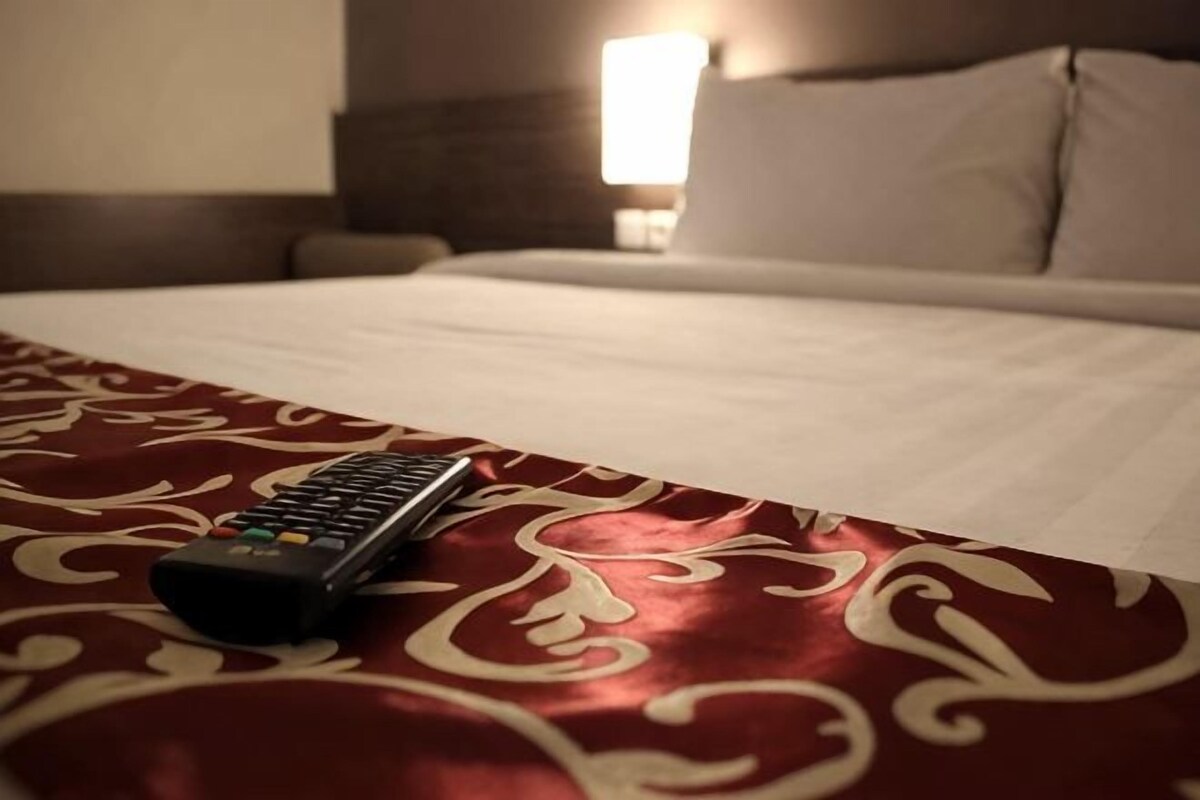 Desk, bed sheets
