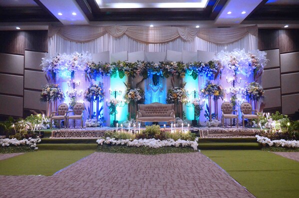 屋内結婚式場