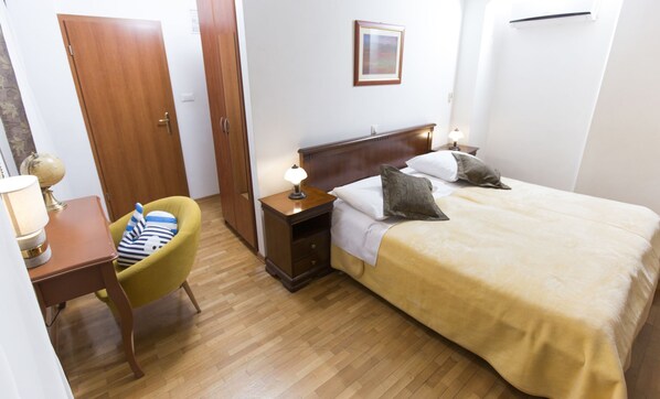 Doppelzimmer (101) | 6 Schlafzimmer, Zimmersafe, schallisolierte Zimmer