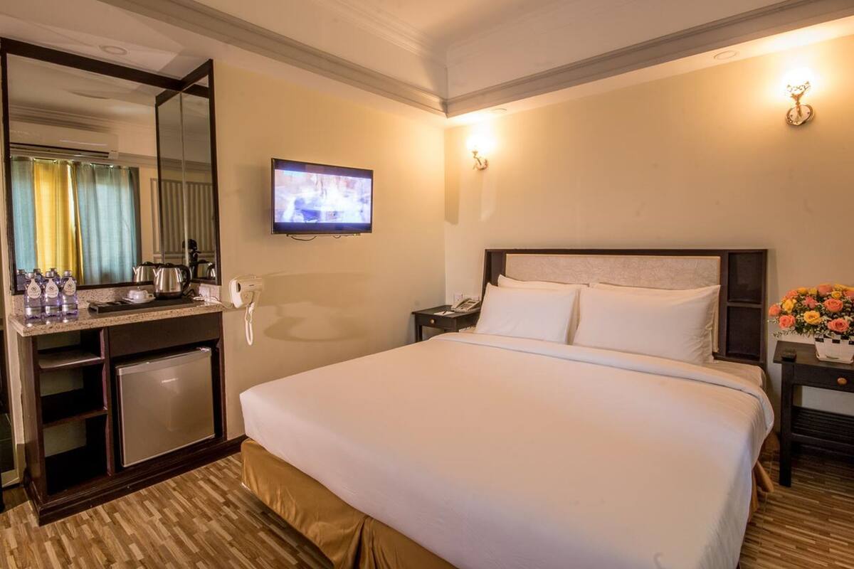 Minibar, desk, blackout drapes, soundproofing