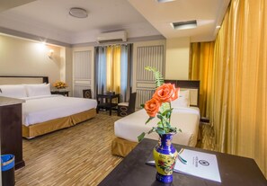 Minibar, escritorio, cortinas opacas y sistema de insonorización